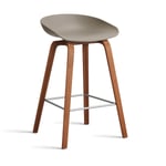 HAY About a Stool 32 Low barstol valnötsstativ 2.0 Khaki-rostfritt stålstöd