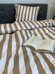 Randigt påslakanset - 150x210 cm - Mjuk bomullssatin - Nordic Stripe - Sandfärgad och vit sängkläder set