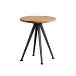HAY - Pyramid Coffee Table 51 - Black Base - Oiled Oak - Ø45,5 x H54 cm - Träfärgad - Soffbord - Metall/Trä