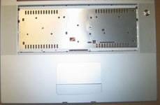MacBook Pro 17" A1229 Upper Case Begagnad överdel inkl svenskt tangentbord & trackpad, grade B