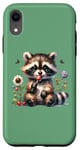 Coque pour iPhone XR Vert mignon raton laveur mangeant des bonbons dans une prairie fleurie