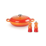 LE CREUSET Signature Enamelled Cast Iron Shallow Casserole Dish With Lid + Le Creuset MG510-2 Classic Salt & Pepper Mill Set, Personal Use, Chip-resistant ABS Plastic, Anti-Corrosion, 11 cm, Volcanic