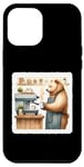 Coque pour iPhone 12 Pro Max Bear As Barista In Cozy Shop. Machine à expresso pour café latte
