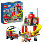 LEGO 60375 City La Caserne et Le Camion des Pompiers, Jouet avec Véhicule d’Urgence, Jouet Éducatif, pour Enfants Dès 4 Ans, Cadeau pour Garçons et Filles