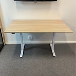 Wulff Höj och sänkbart skrivbord 100x60cm, 2 motorigt, 7 års garanti Färg på stativ: Vit - bordsskiva: Ek laminatskiva