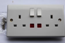 Selectric SSL526 Smooth Slimline White DP 2G Double Plug Socket 13A with 2 neons