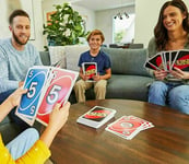 Mattel Games UNO Classic Giant Card Game GPJ46 Family Card Game Oversized Cards