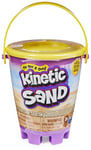 Kinetic Sand, Mini seau avec 170 g de sable effet mouillé pour enfants à partir de 3 ans