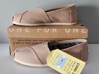 Toms seasonal classic slip on canvas shoes for women Teens size 3