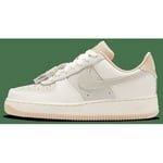 Nike Air Force 1 '07, storlek 42½