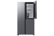 Samsung RS8000 9 Series American Fridge Freezer with Beverage Center™ and Metal Cooling Plate in Silver