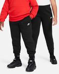 Nike Sportswear Club Fleece Joggebukse til store barn (utvidet størrelse)