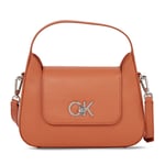 Handväska Calvin Klein Re-Lock Crossbody W/Flap Sm K60K610770 Autumn Leaf GAP