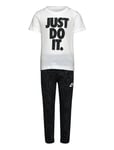 Nike B Nsw Club Ssnl Pant Set / B Nsw Club Ssnl Pant Set Svart