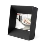 UMBRA Lookout Cadre photo 10 x 15 cm en bois à poser ou à suspendre, cadre photo de table, cadre mural pour format portrait et paysage, noir, 4 x 6 cm