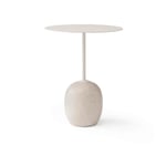 Tradition Lato LN8 er et bord i stål og marmor som ved første øyekast minner om en skulptur. Basen av oval bordplaten smal rund, absolutt tidløst sidebord. Bordet kommer to størrelser farger.</p> &Tradition Bord LN8, Ivory White 5709262010844