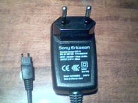 Sony Ericsson Cst-13 - Chargeur De Batteries (Connecteur Pour Téléphone Portable) - Noir - Pour Ericsson A2618, R300, R320, R380, R600, T28, T29; Sony Ericsson K700, P910, T292, Z502