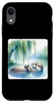 Coque pour iPhone XR Loutre dormant sur le dos près du lac calme, saules. Lac endormi
