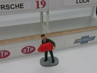 F716 - Greenhills Scalextric Carrera Mechanic with Oil Can 1.32 Scale - NEW
