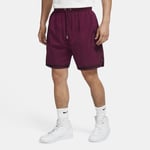 The Paris Saint-Germain Shorts combine a basketball silhouette with football-inspired trims to play the streetwear game. lined fabric is crinkly and light, high-vis graphics premium details that show off club's collaboration Jordan Brand. Men's Basketball - Purple