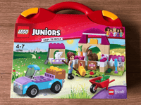 Lego 10746 Juniors Mias Farm Suitcase 100 pcs age 4 - 7  ~NEW Lego Sealed