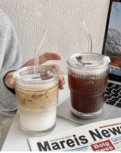 Verre En Plastique Transparent De Vecteur Pour Boire Du Jus Avec De La