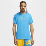 The Jordan Jumpman Men's T-Shirt is made from sweat-wicking fabric to keep you cool and dry on off the court. - Blue