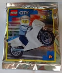 LEGO City Policeman Minifigure and Motorbike Foil Pack Set 952103 (Bagged)