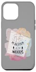 Coque pour iPhone 14 Plus Life is Better in the Woods, Outdoor Trees, Text