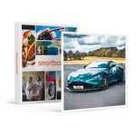SMARTBOX - Coffret Cadeau Stage pilotage : 2 tours sur le circuit du Mans en Aston Martin Vantage F1-Sport & Aventure