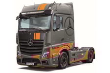 Model Plastikowy Mercedes Benz Actros Mp4 Big Space 1/24 Grand Prix Edition Italeri