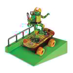 TORTUGAS NINJA Figure Michelangelo sur Planche à roulettes motorisée 10 Tours pour Trottinette, Rampe et Figurine d'action articulée 12 cm du Film Chaos Mutant garçons et Filles + 4 Ans
