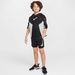 Nike Trophy23 Shorts Stl. L 146-156 Junior - Bekväma shorts för aktiva pojkar, perfekta för sport och fritid i svart.