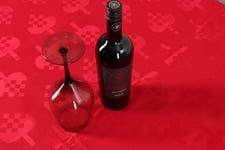 Julduk - 140x320 cm - Röd med julhjärtan - Jacquardvävd duk