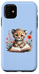 Coque pour iPhone 11 Adorable guépard écrit dans un carnet sur fond bleu
