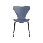 Fritz Hansen Sjuan 3107 stol dusk blue, färgad ask, grafitgrått stativ