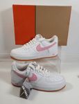 Nike Air Force 1 Low Retro Mens White Pink Fashion Trainers - 9 UK EU 44