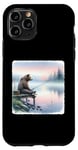 Coque pour iPhone 11 Pro Canne à pêche à l'ours au bord du lac brumeux à l'aube
