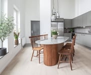 HOUSE OF SWEDEN Marble matbord oval valnöt + Stol 1