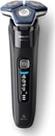 Philips 7000 series Wet & Dry electric shaver with SkinIQ S7886/50