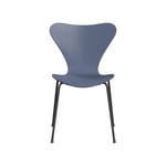 Fritz Hansen Sjuan 3107 stol dusk blue, målad ask, grafitgrått stativ