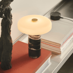 Trip oppladbar bordlampe - Sort marmor/Hvit skjerm