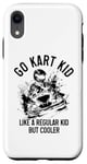 Coque pour iPhone XR Go Kart Kid ressemble à un enfant normal mais plus cool, course amusante