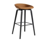 HAY - About a Stool AAS33 High, Black Footrest, Black Oak/Cat.6 Sense Cognac - Barstolar - Hee Welling - Metall/Trä/Plast