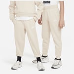Nike Sportswear Club Fleece Big Kid Sanddrift/white, storlek M: 137-147 cm