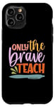 Coque pour iPhone 11 Pro Teacher Only The Brave Teach Vintage Funny School Teachers
