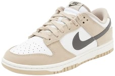 NIKE Femme Dunk Low Sneaker, Desert Kaki Medium Ash Summit White, 43 EU