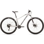 MTB Rock Machine Manhattan 90-29 Silver/Svart/Grå XL 2023