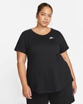Nike Sportswear Club Essentials T-skjorte til dame (Plus Size)