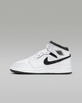 Air Jordan 1 Mid Older Kids' Shoes